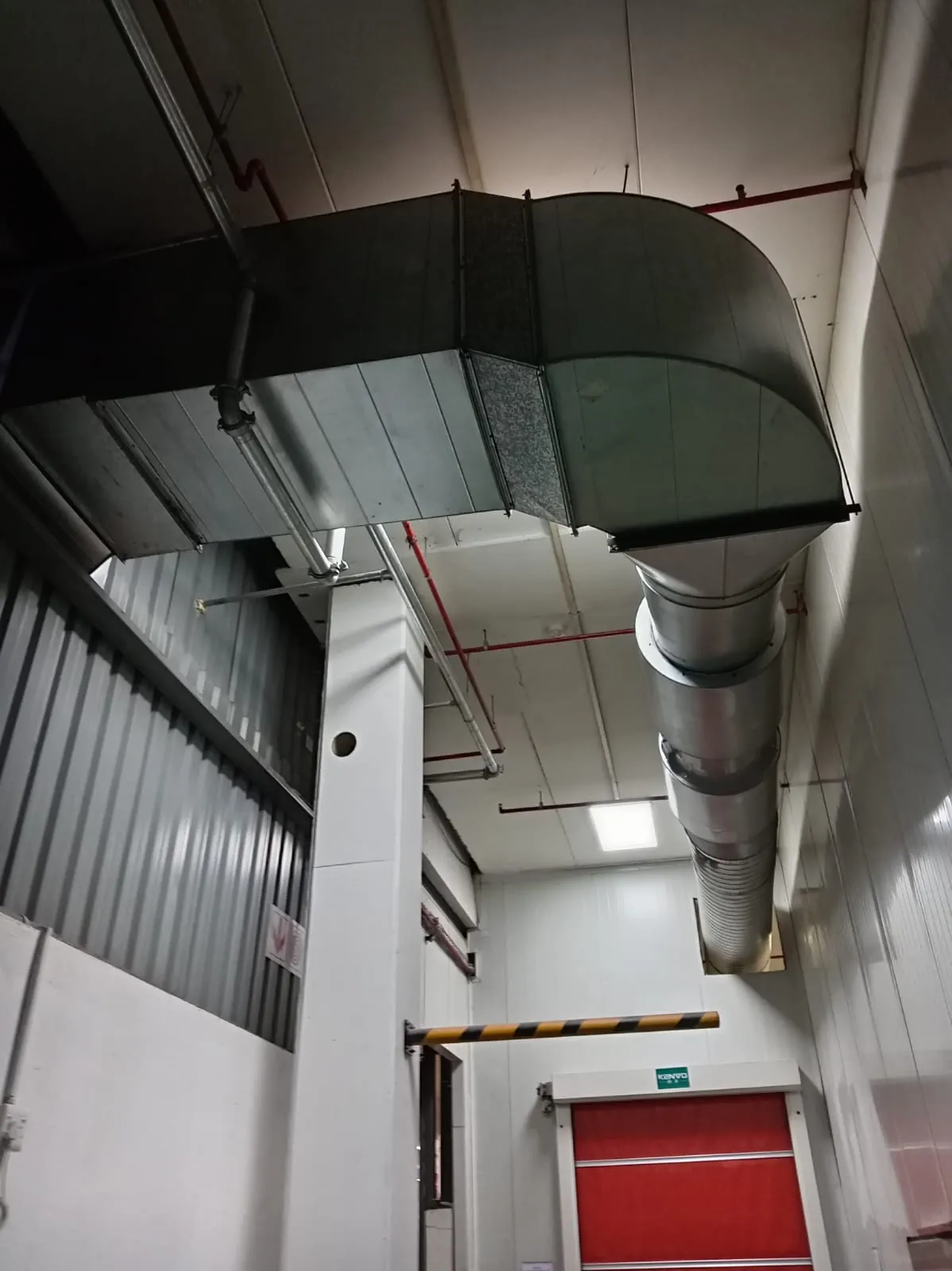 Rectangular to round duct transition